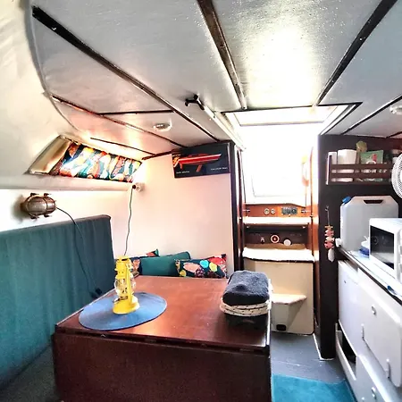 Bateau Voilier Hotel na wodzie