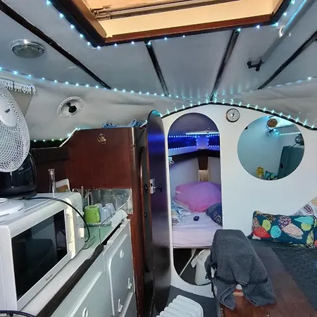 Hotel na wodzie Bateau Voilier *